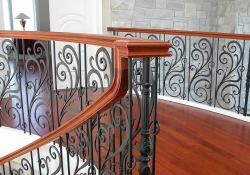 Địa chỉ thi công cầu thang bằng sắt đẹp ở đâu?