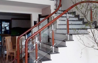 Cầu thang inox kính MD11