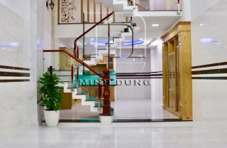 Cầu thang kính tay vịn gỗ MD0007