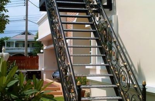Cầu thang xương cá biêt thự Vinhome XCVH1