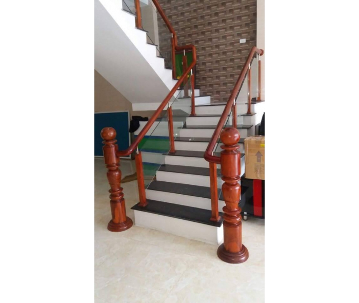 Cầu thang gỗ kính trụ vuông md002