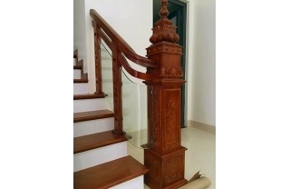 Cầu thang gỗ Lim Nam Phi kính cường lực con tiện CNC