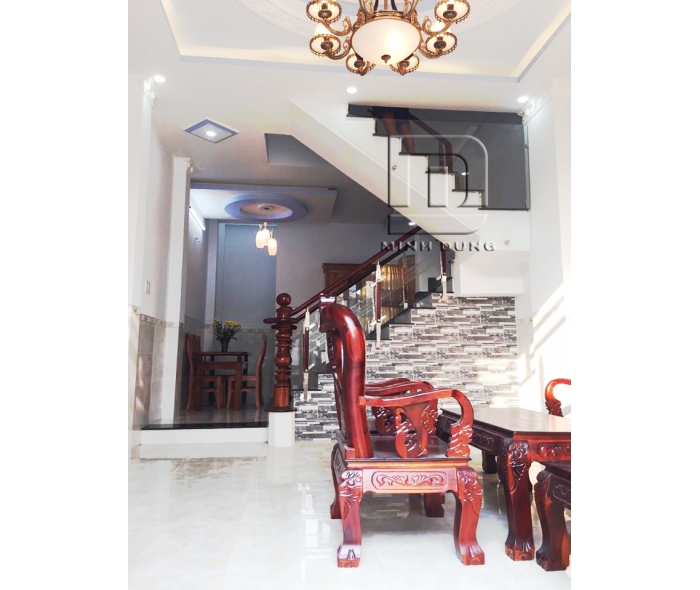 Cầu thang kính tay vịn gỗ MD0002