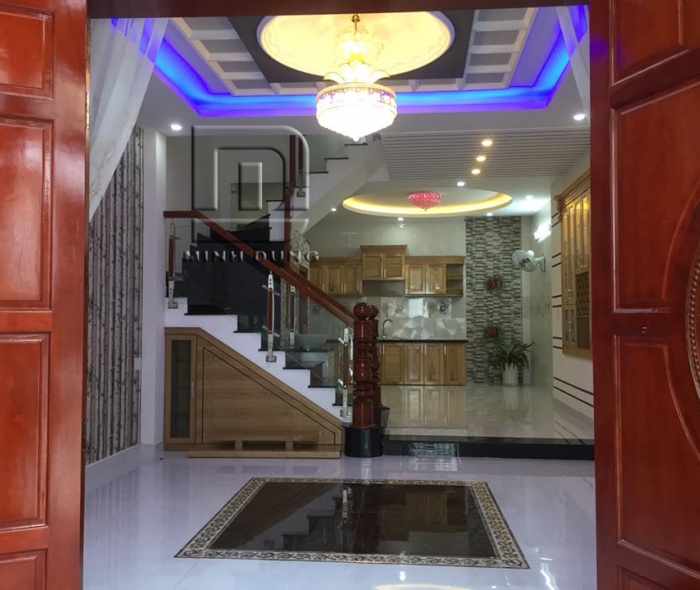 Cầu thang kính tay vịn gỗ MD0005