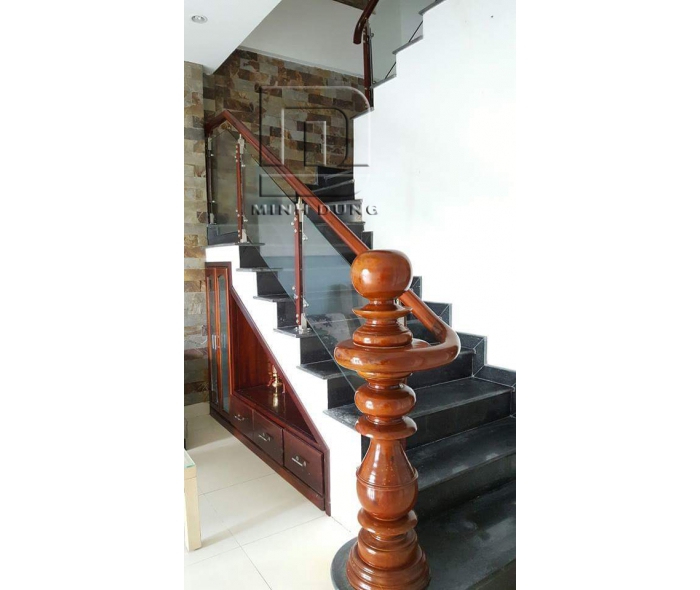 Cầu thang kính tay vịn gỗ MD0008