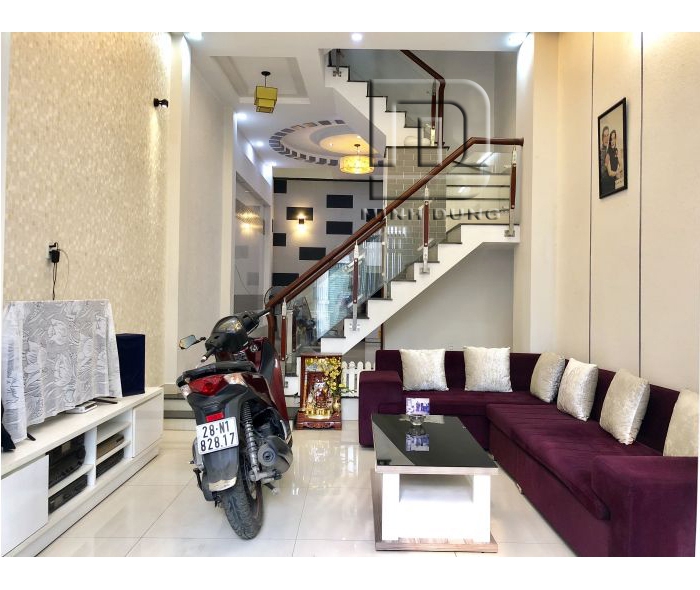 Cầu thang kính tay vịn gỗ MD0027