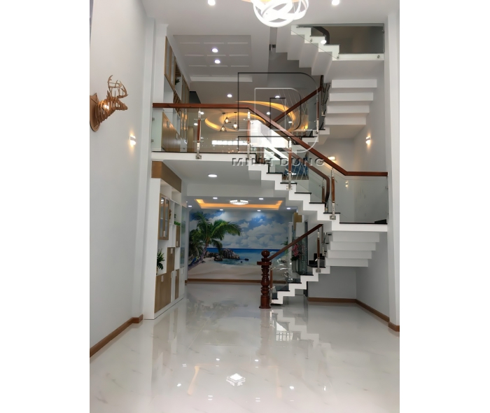 Cầu thang kính tay vịn gỗ MD0028