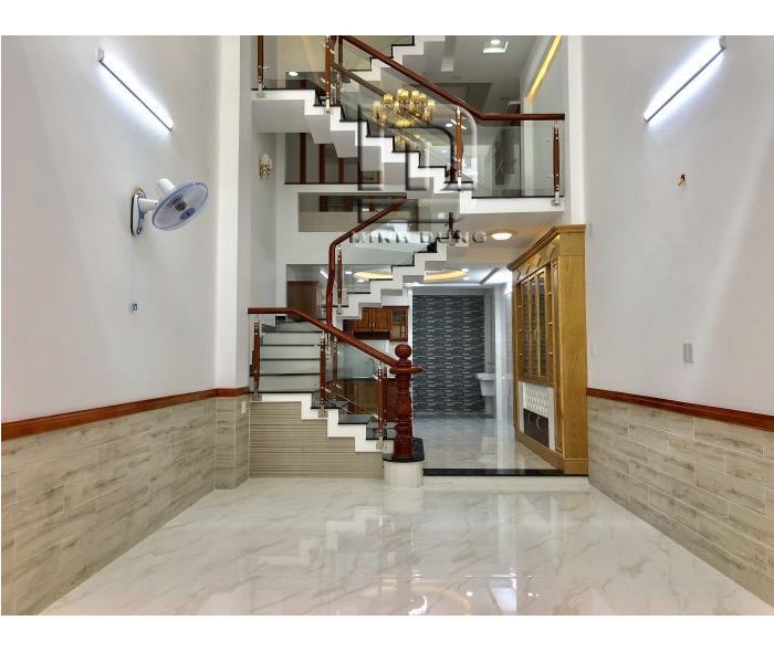 Cầu thang kính tay vịn gỗ MD0030