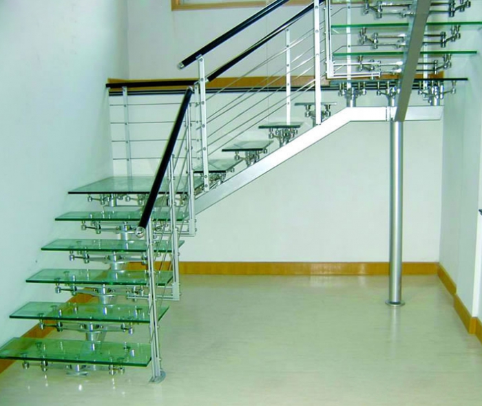 Cầu thang xương cá ghép nhập khẩu XCNK06