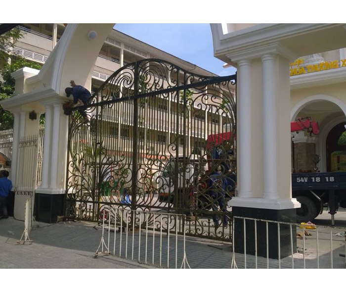 Cổng cửa sắt biệt thự MDCBT02