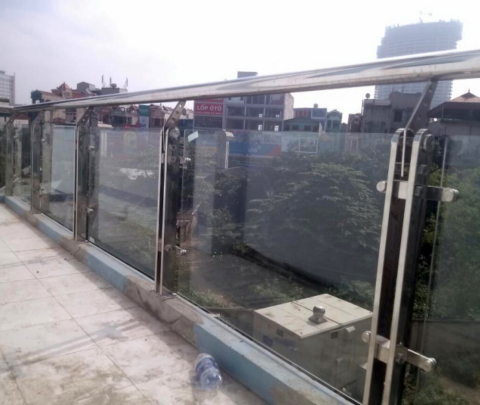 Lan can kính đẹp MD01