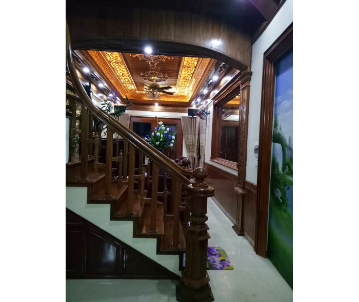 Cầu thang gỗ Vincom 2 GV2