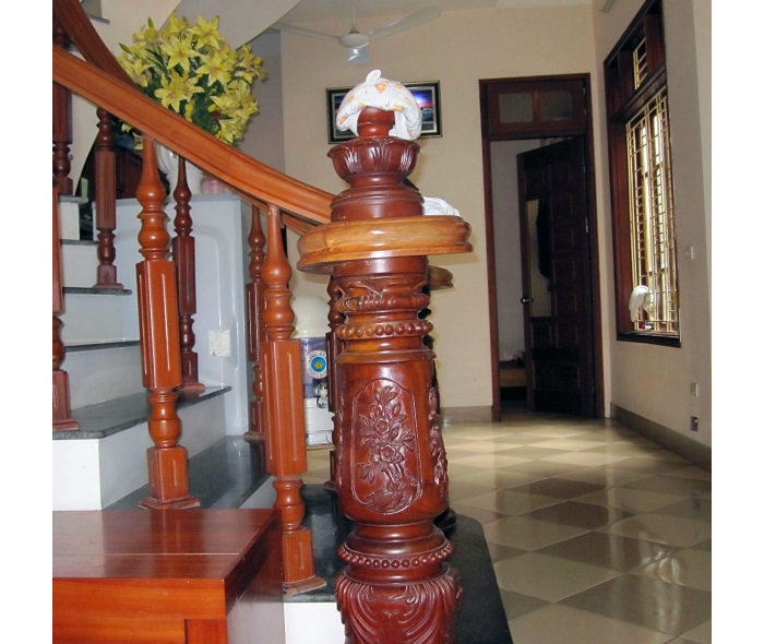 Tay vịn cầu thang gỗ nghiến con tiện đơn